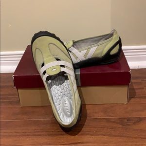 Clarks Pr!vo - Comice Pear, size 6